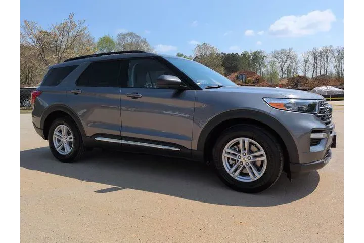 $28975 : Ford Explorer 2024 XLT 4dr S image 2