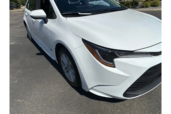 $26444 : Gold Certified 2026 Corolla LE image 8