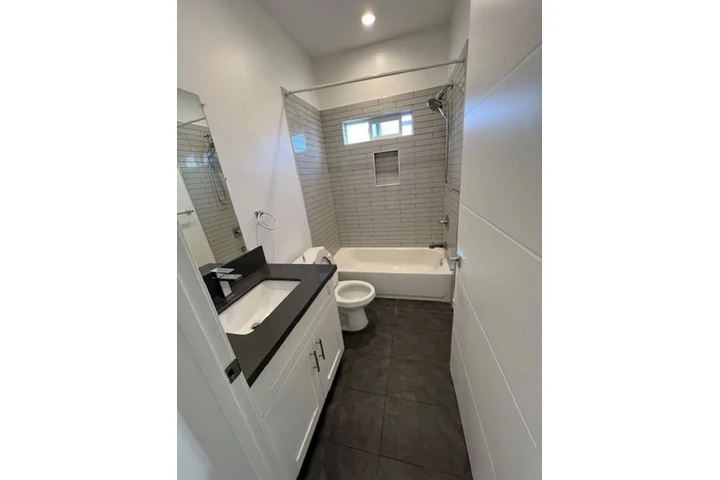 $1955 : 2 Bedroom Apt in W Pico Blvd image 8