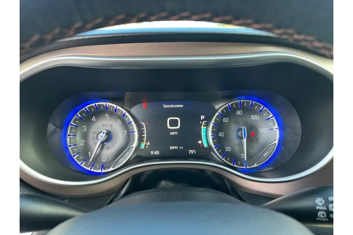 Chrysler Pacifica 2019 Touri image 10