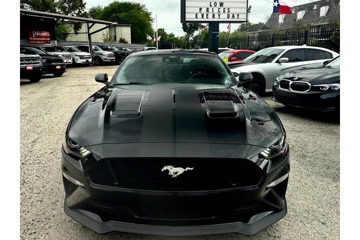 2022 Mustang GT Premium Coupe image 2