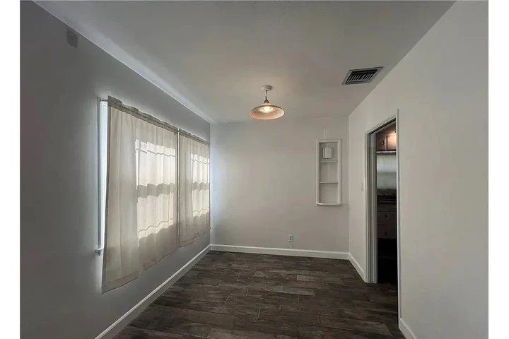 $980 : Recently updated 2 bedroom image 3