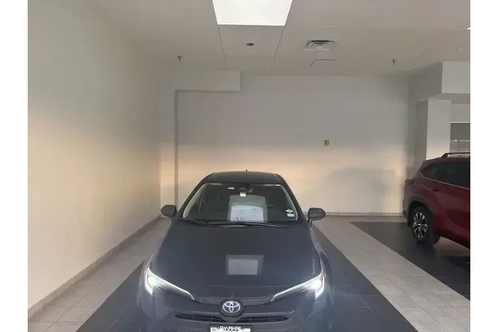 $23305 : Toyota Corolla Hybrid 2025 S image 3