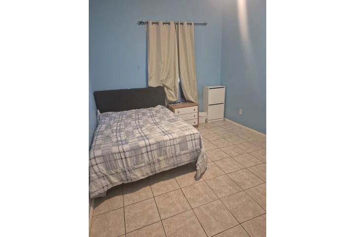 $875 : Cuarto de renta image 2