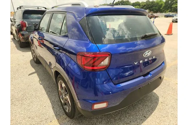 $18900 : Hyundai VENUE 2025 SEL 4dr C image 4