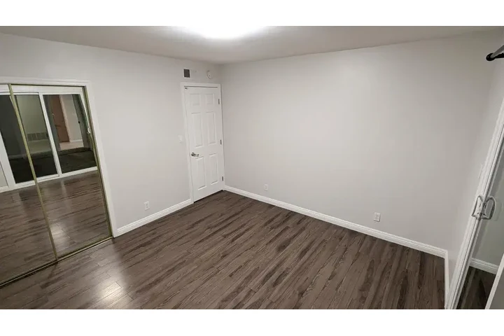 $1490 : Santa Ana - Available Now image 9