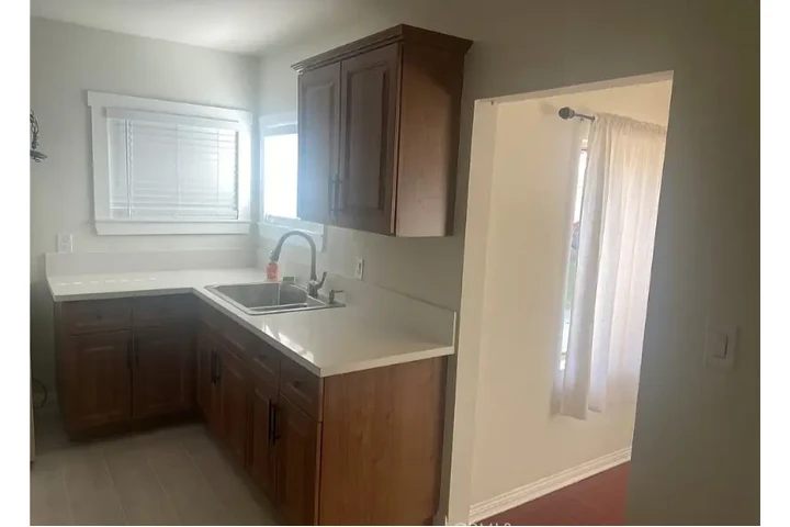 $1700 : Evergreen Ave, South Gate, CA image 3