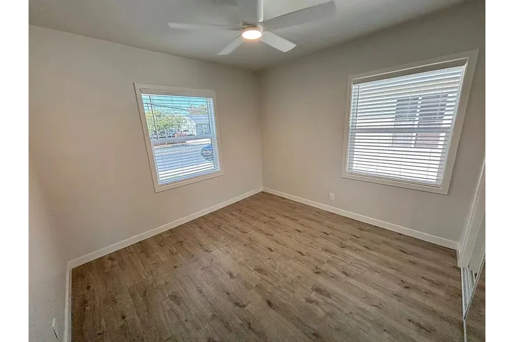 $1000 : Beautiful Home...LAKEWOOD,CA image 3
