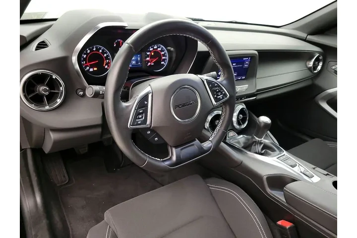 $31998 : Chevrolet Camaro 2024 LT 2dr image 9