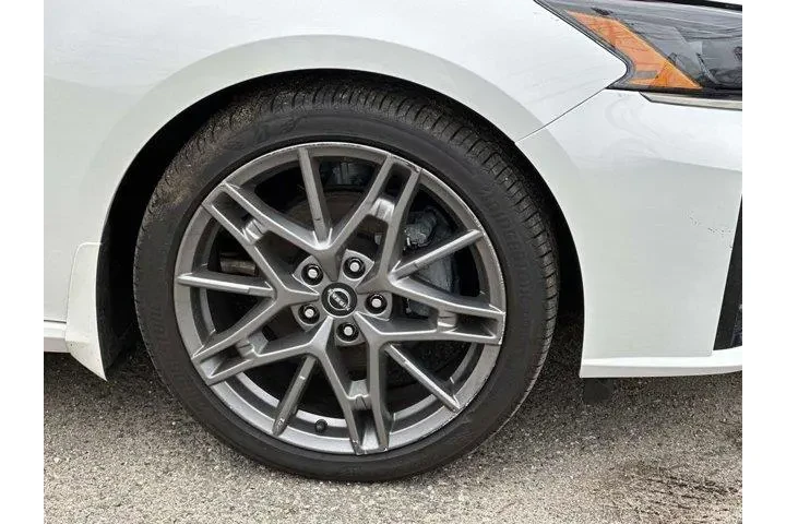 $20995 : Nissan Altima 2024 2.0 SR 4d image 6