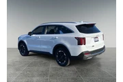 $33739 : Kia Sorento 2024 S 4dr SUV thumbnail