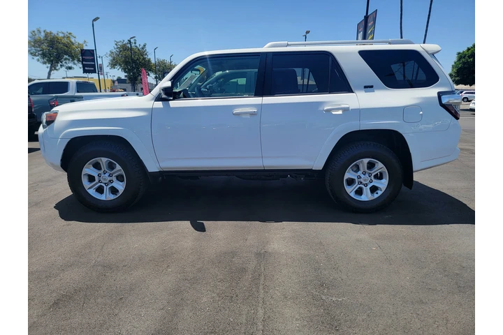 2018 Toyota 4Runner SR5 image 4
