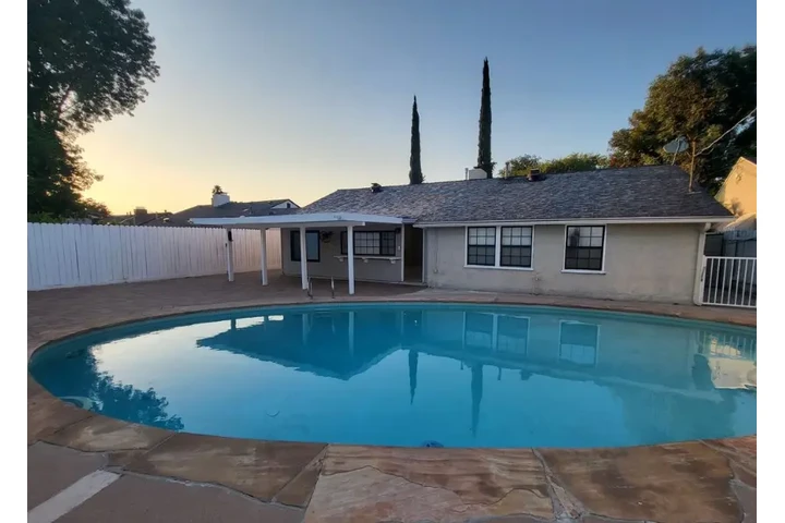 $2480 : 3 bedroom House in Los Angeles image 10