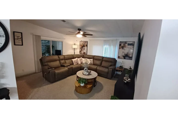 $1200 : VIVE EN UN RESORT/ CAMPO GOLF image 5