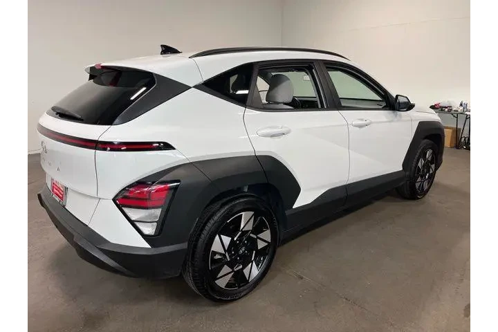 $20987 : Hyundai KONA 2024 SEL 4dr Cr image 3