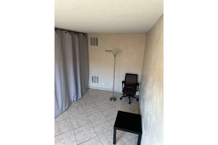 $650 : Se renta sala privada image 5