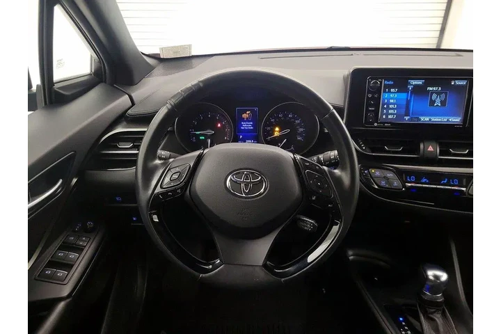 $18998 : Toyota C-HR 2018 XLE 4dr Cro image 10
