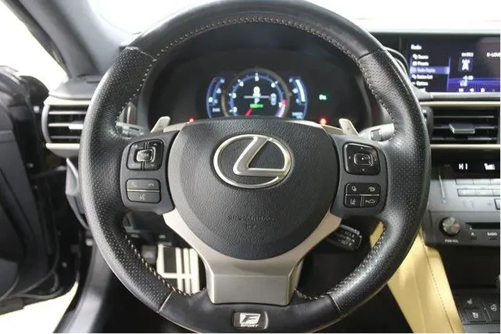 $29931 : Lexus RC 300 2018 AWD 2dr Co image 9