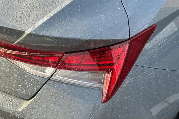 $17990 : Hyundai ELANTRA 2022 SEL 4dr image 6