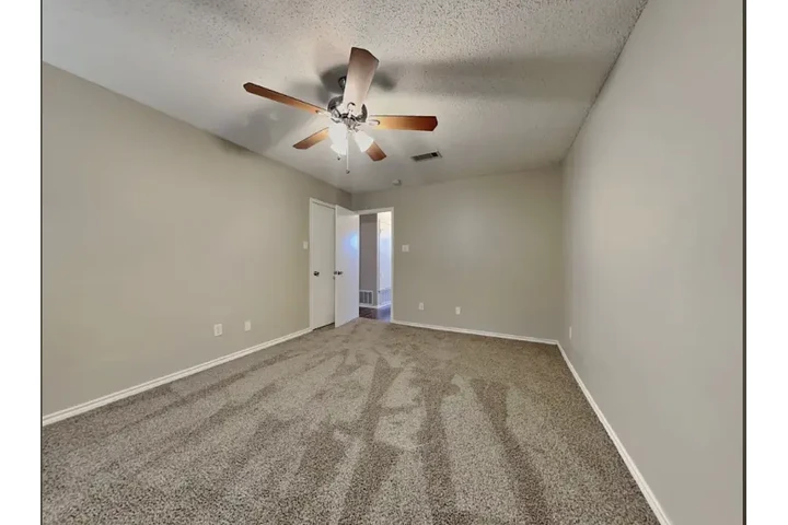 $1400 : Low income house for rent image 7