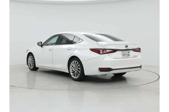 $31998 : Lexus ES 300h 2023 Luxury 4d image 2