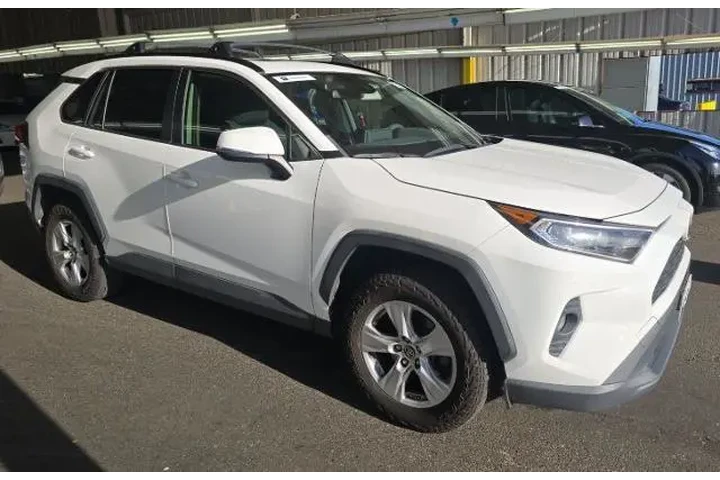$21800 : Toyota RAV4 2019 XLE 4dr SUV image 4