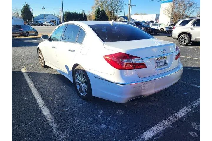 $11013 : Hyundai Genesis 2014 3.8L 4d image 6