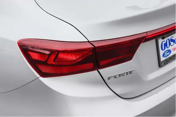 $14995 : Kia Forte 2021 FE 4dr Sedan image 7