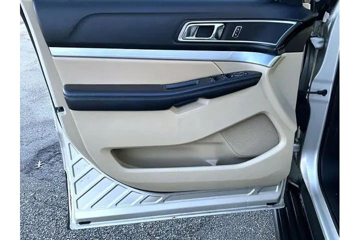 $11495 : Ford Explorer 2017 AWD XLT 4 image 10