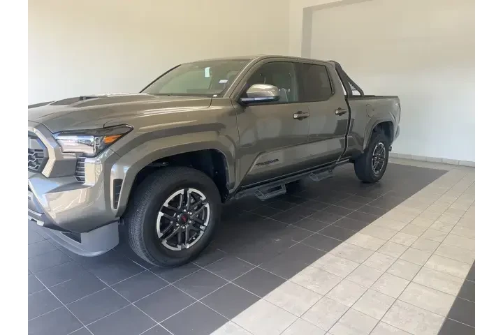 $37690 : Toyota Tacoma 2025 4x2 TRD S image 2
