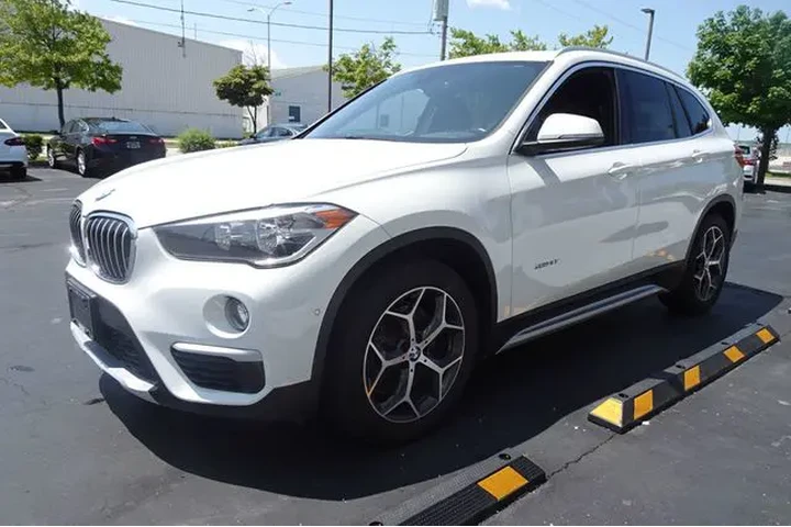 $15990 : 2017 BMW X1 image 4