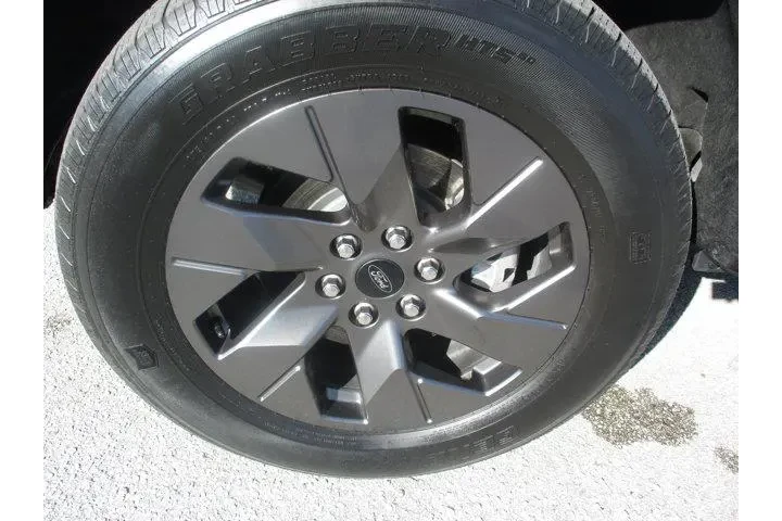 $39495 : Ford F-150 Lightning 2023 AW image 10