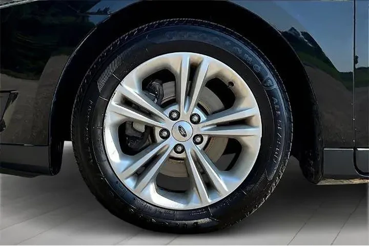 $11499 : Ford Taurus 2018 SE 4dr Seda image 9