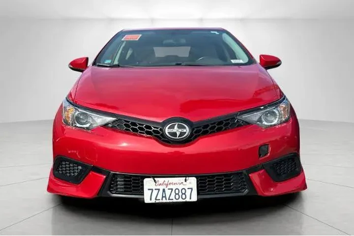 $12995 : Scion iM 2016 4dr Hatchback image 4