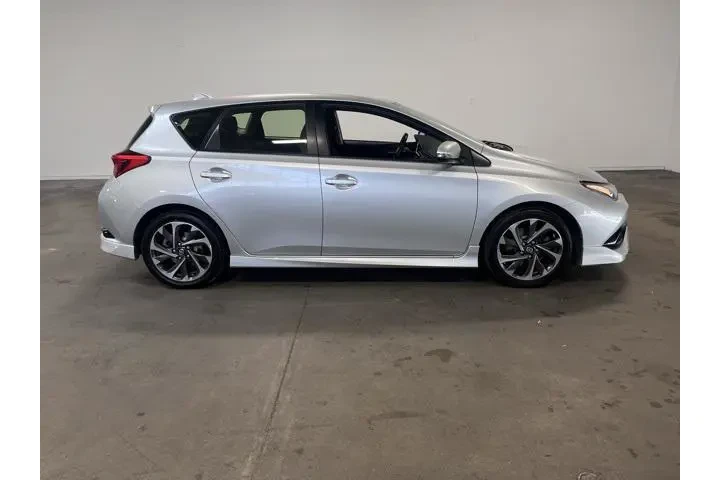 $13971 : Scion iM 2016 4dr Hatchback image 2