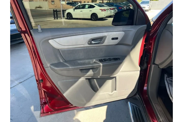 2016 Traverse 2LT FWD image 10