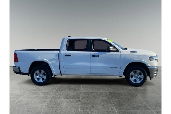 $38456 : Ram 1500 2025 4x4 Big Horn 4 image 6
