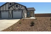 Open concept with high ceiling en Bakersfield
