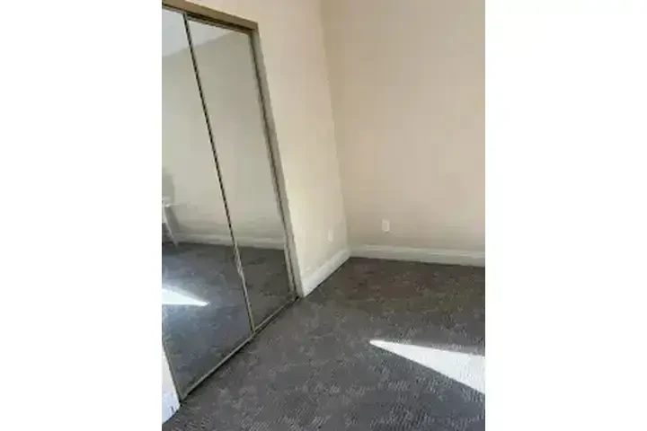 RECÁMARA 📍76th y Central Ave image 3