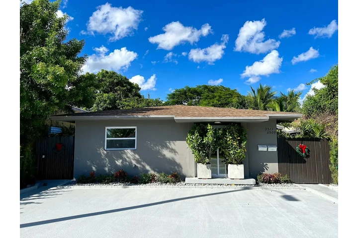 $2350 : Beautiful 3-Bedrooms image 1