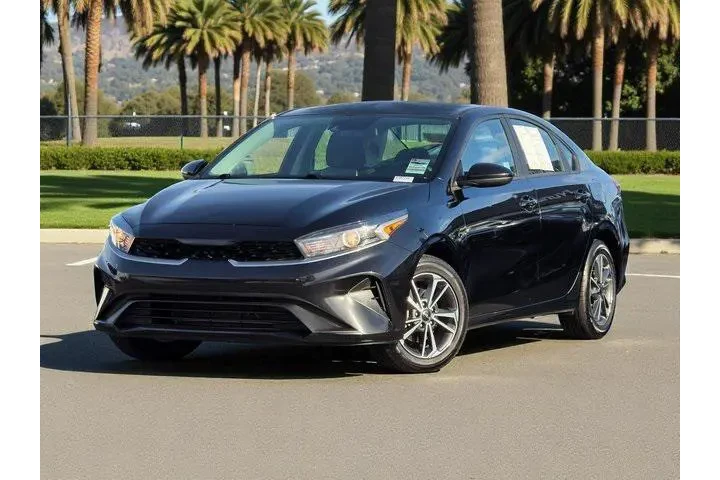 $16900 : Kia Forte 2023 LXS 4dr Sedan image 2