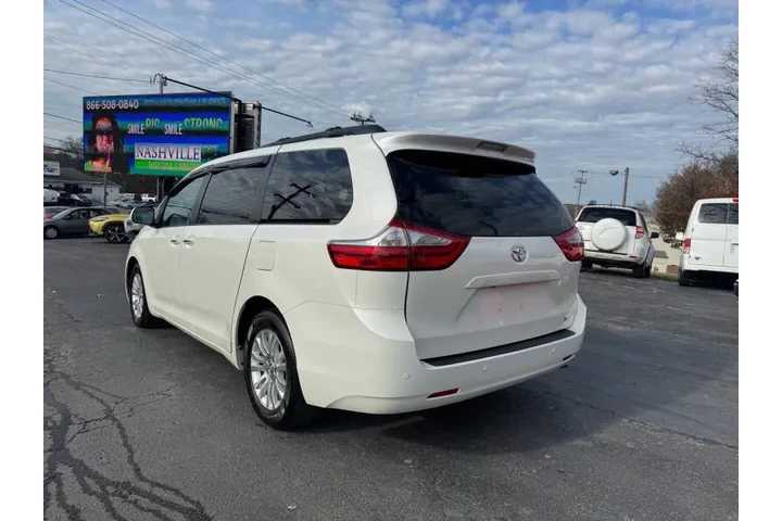 $16995 : 2017 Sienna XLE 8-Passenger image 10