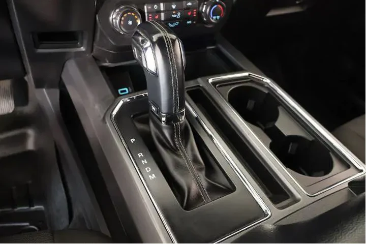 $28250 : Ford F-150 2018 4x4 Lariat 4 image 9