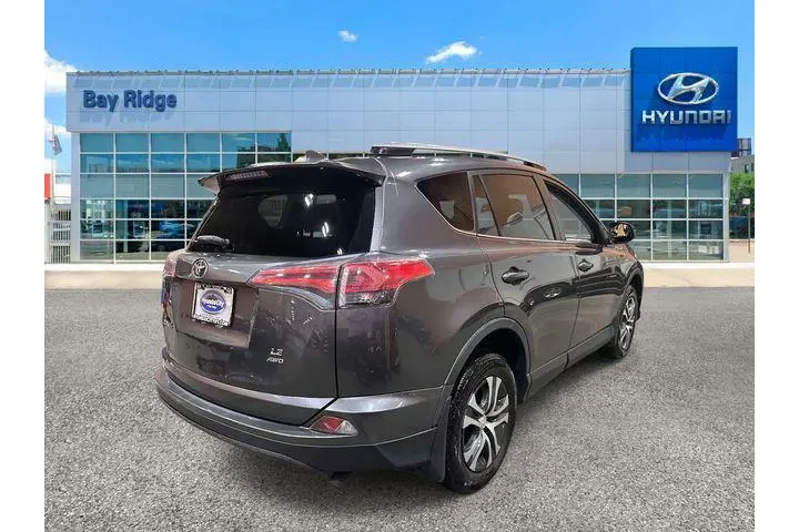 $18670 : Toyota RAV4 2017 AWD LE 4dr image 4