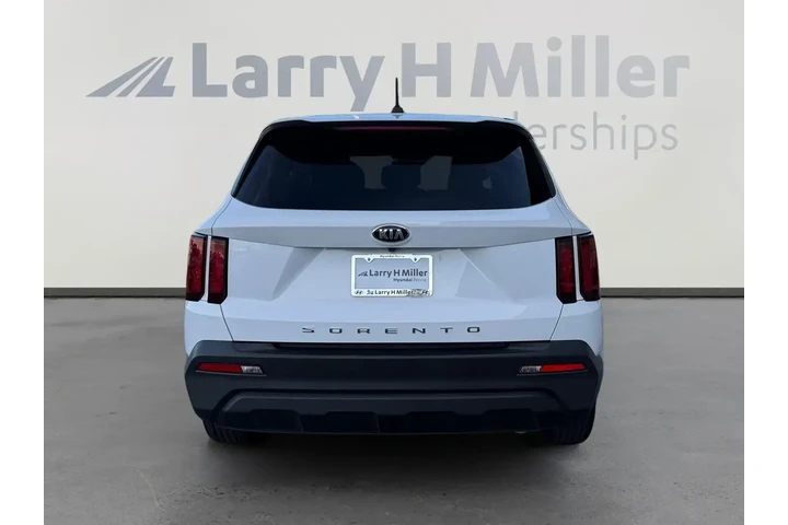Kia Sorento 2021 LX 4dr SUV image 4