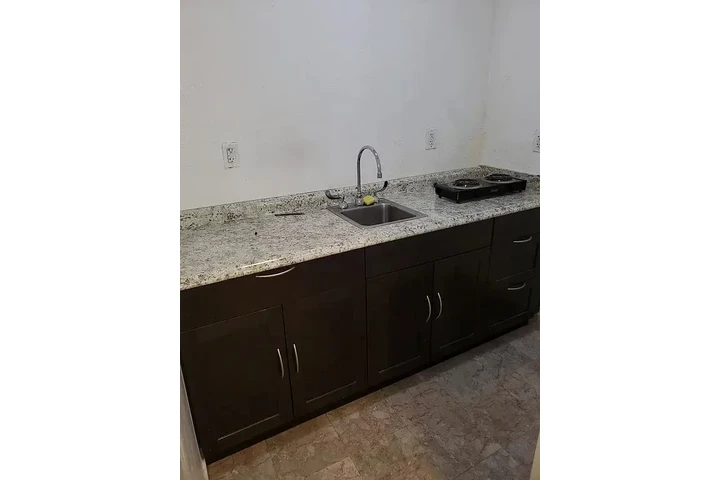 $700 : charming HOME ..Miami, FL image 5