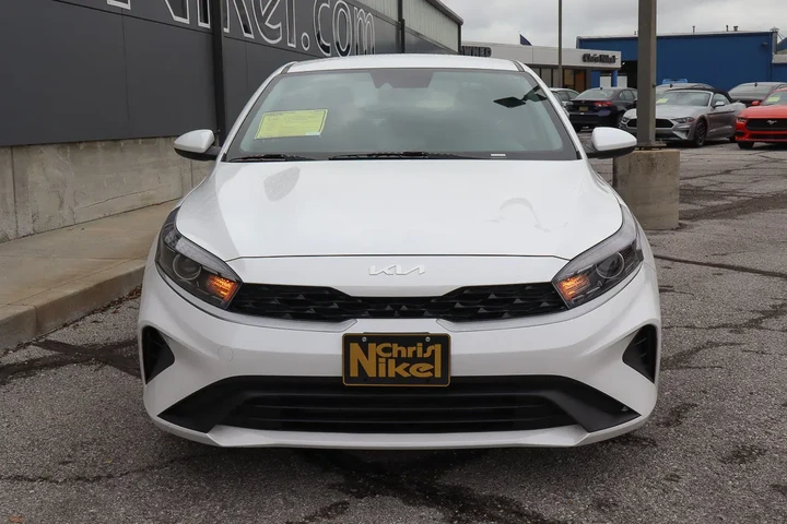 $17588 : 2023 Forte LXS image 2