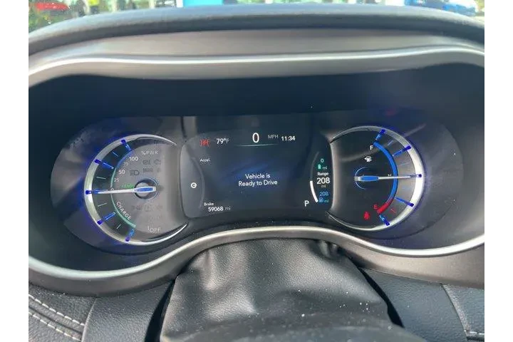 $26797 : Chrysler Pacifica Plug-In Hy image 4