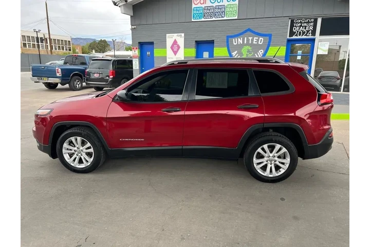 2015 Cherokee Sport FWD image 8