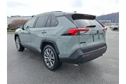$34990 : Toyota RAV4 2023 AWD XLE Pre thumbnail